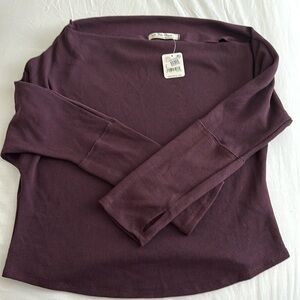 Never Worn 💥💥. Off the shoulder plum shirt. Brand new withh tags.
